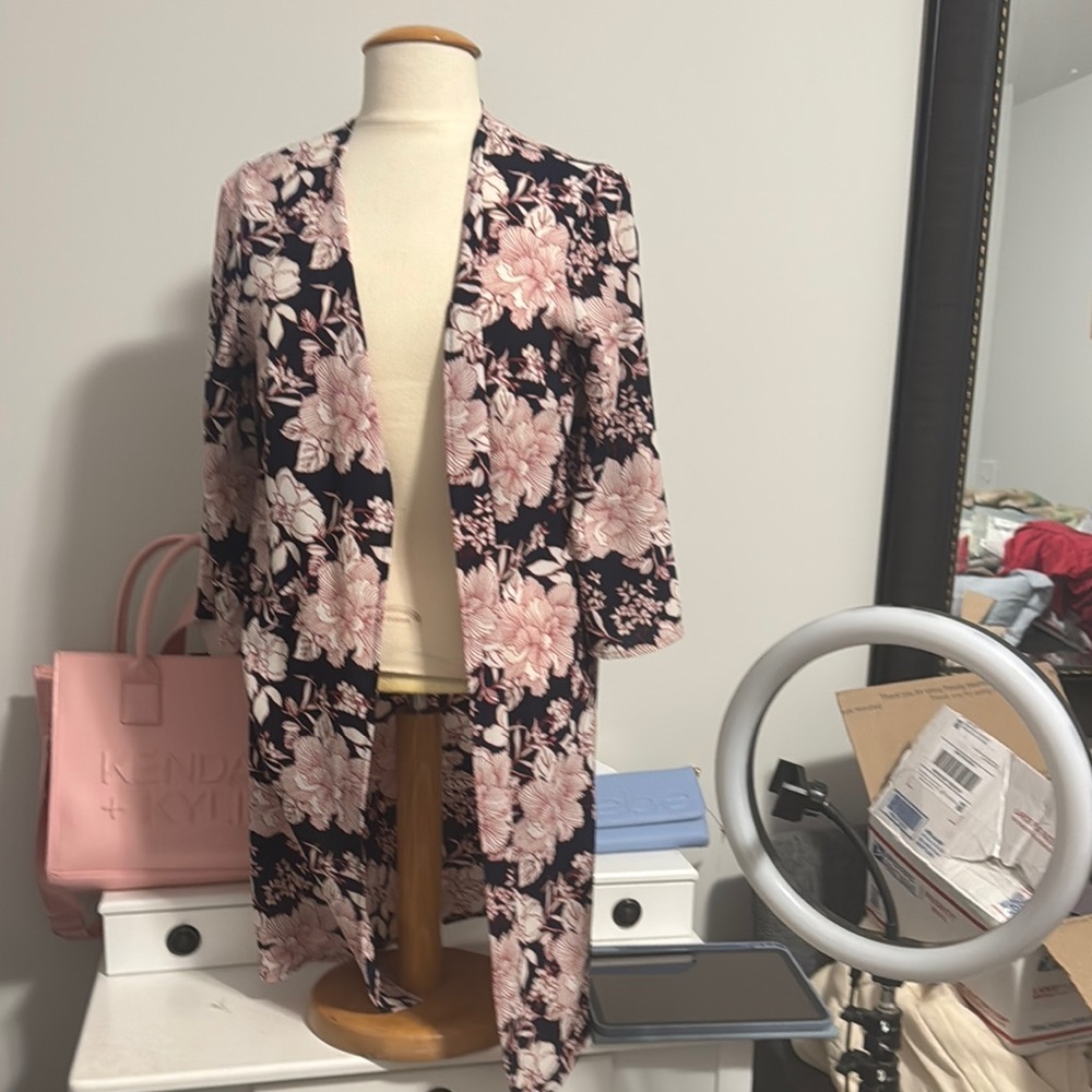 8.  💜Forever 21 Pink and Black Floral Robe Intimates